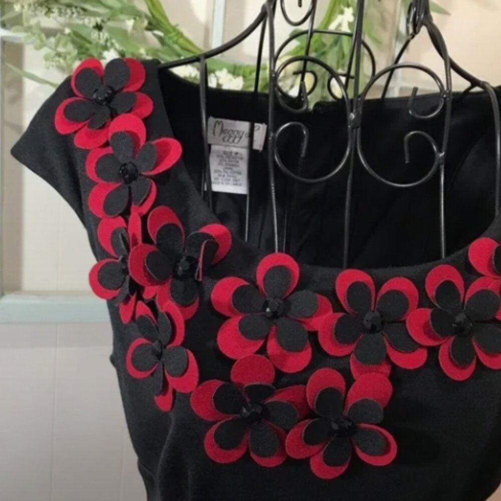 Maggy London Black Sheath Dress - Size 14 - Red Floral Embroidered Neckline - Picture 3 of 8